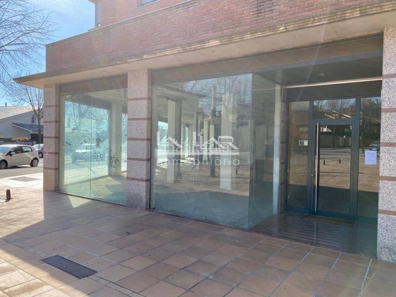 Foto 9e6d322e-3b6f-4701-b105-33403ac42df1. Lloguer local comercial a perot rocaguinarda 9999 a Vic