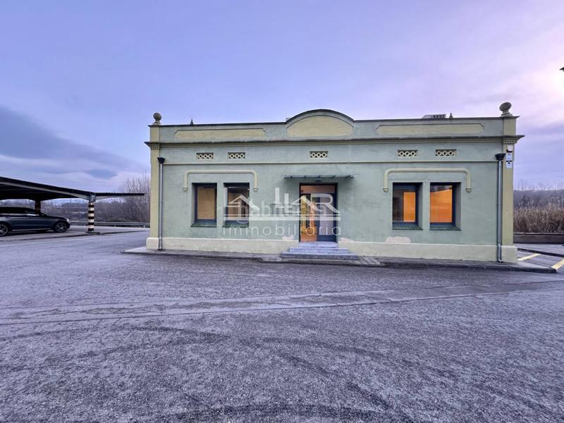 Foto ba0b28a2-c6f8-4a5f-8853-54545abe85dd. Location bureau avec parking dans Manlleu