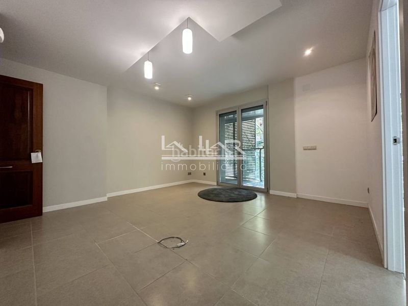 Foto ad3fab9d-abc2-4ac7-a7f5-51f7cb7ca8ef. Miete büro in Centre Vic