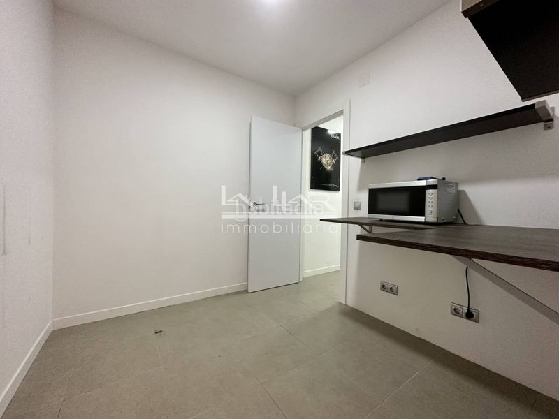 Foto f8621669-a537-4c24-b271-fc8ea7a01413. Miete büro in Centre Vic