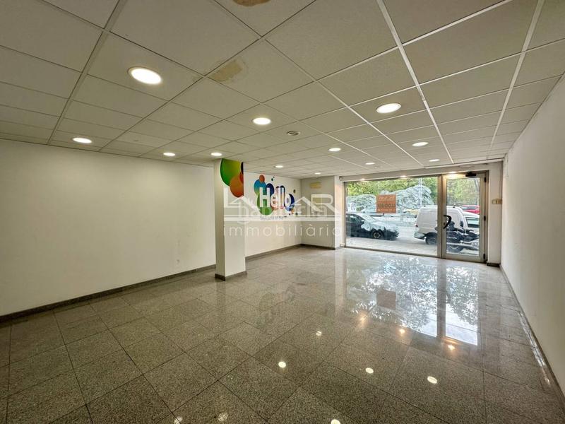 Foto 5dc4771d-c88f-4cd0-a581-b9e889ad28f7. Alquiler local comercial en països catalans 29 local en alquiler avenida de países catalanes en Vic