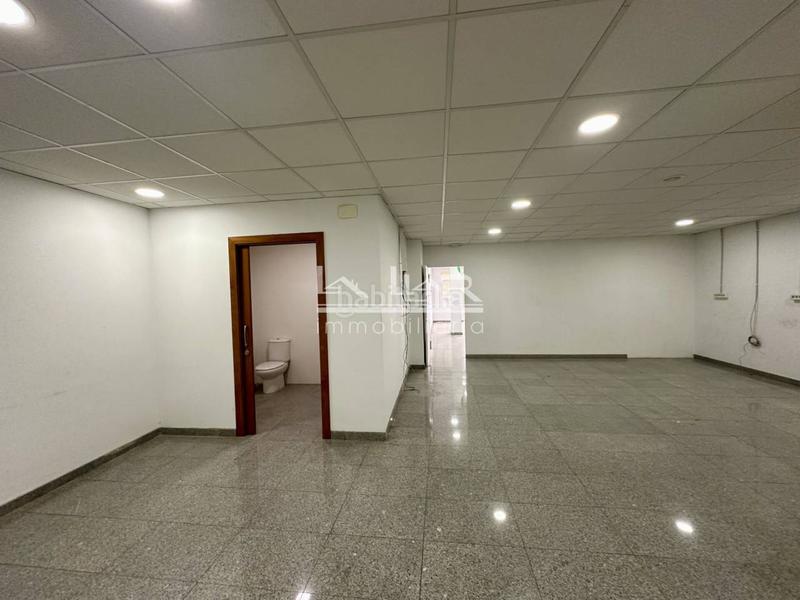 Foto f0445406-9f02-43ed-a41c-d700ff46c2a7. Alquiler local comercial en països catalans 29 local en alquiler avenida de países catalanes en Vic