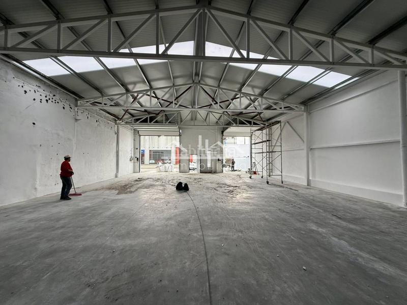 Foto 011a1c17-a0de-457e-a498-673f1e9f3595. Lloguer nau industrial a Nord Vic