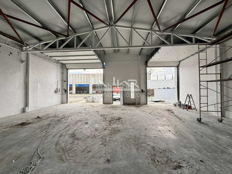 Foto 4d204241-3209-4188-88c3-9ccc184d5d7c. Lloguer nau industrial a Nord Vic