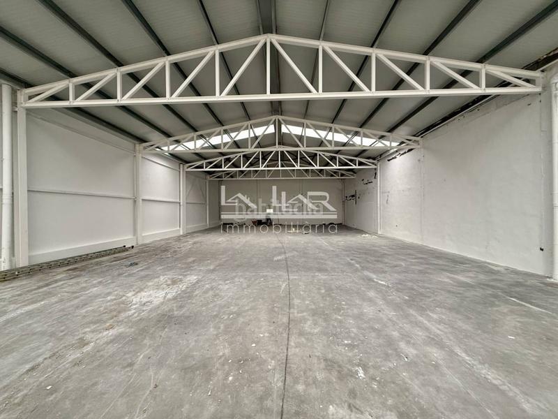 Foto f07bc23d-22d1-4310-847e-3c8aa9960bcf. Lloguer nau industrial a Nord Vic