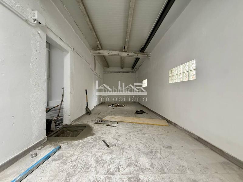 Foto b001a70c-c1bf-4870-822f-ba749c53db79. Location bâtiment à usage industriel dans Nord Vic