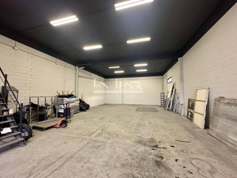 Foto aa5bd6db-aa4f-4283-b454-70fc1a009614. Location bâtiment à usage industriel dans Calldetenes