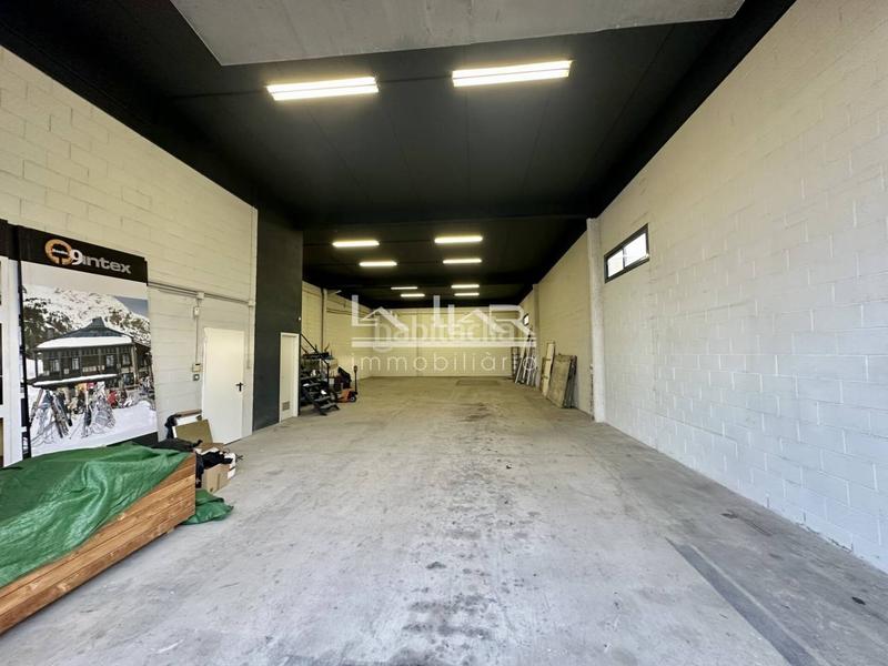 Foto d4a8bd85-83f7-4d76-9973-8e932a9351d4. Location bâtiment à usage industriel dans Calldetenes