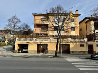 Flat in Sagrada família 24. Piso en venta en la zona universitaria de vic  ideal para invers