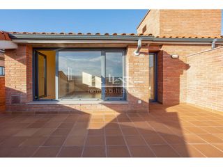 Duplex in Calle perot rocaguinarda 21. Dúplex en venta en nordel sucreuniversitat