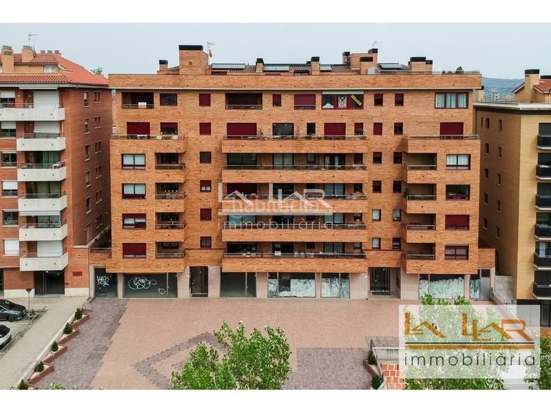 Foto 21cdd909-0196-4e6e-a8cc-ec3dc2c0970d. Lloguer local comercial a eix onze de setembre 44 a Vic