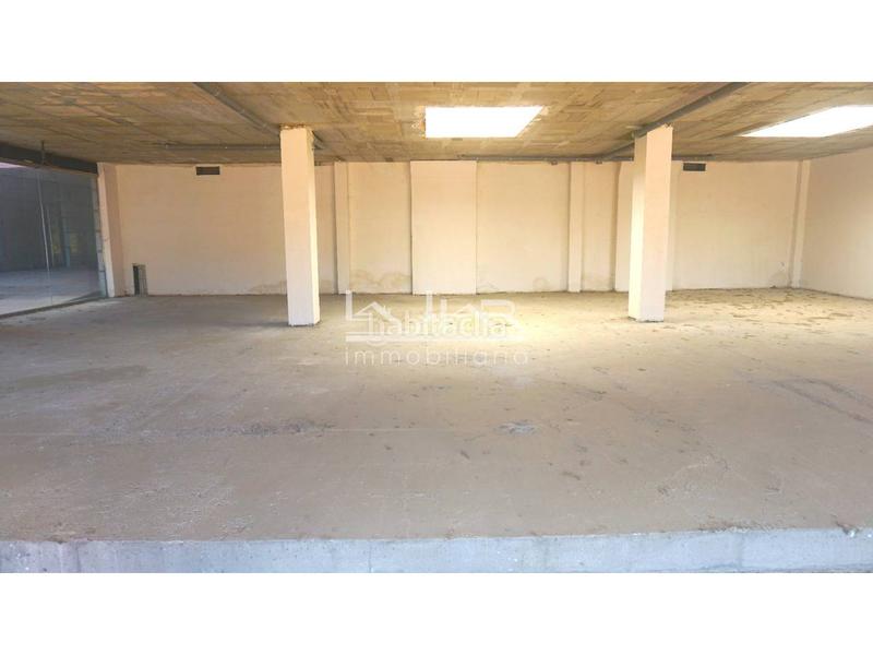 Foto 23cb9312-e677-4250-9500-f8ea2871db4d. Rent business premise in perot rocaguinarda 9999 in Vic