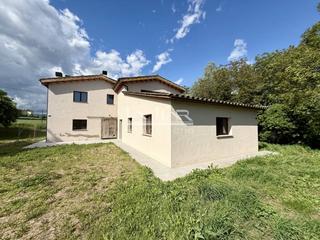 Lloguer Casa a Masies de Roda (Les). Alquiler de casa rehabilitada integralmente con jardín en les ma