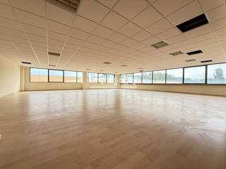 Location Bureau  Figueres. Oficina en alquiler