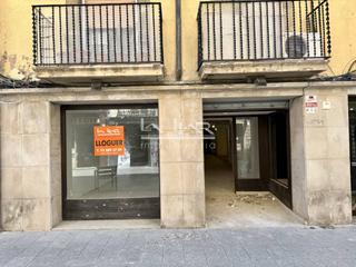 Lloguer Local Comercial a Manlleu 57. Local en alquiler en centro comercial de vic