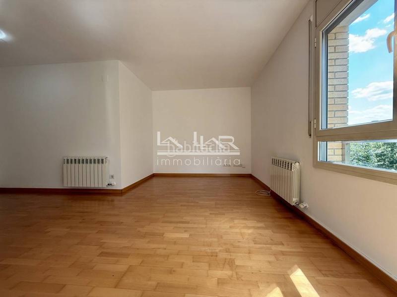 Foto b810102b-96b1-48cc-8ae7-160c23e9f063. Piso  en venta en portal de queralt en Estadi-Santa Anna Vic