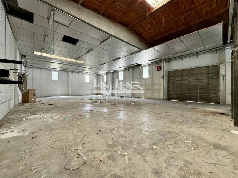 Foto 6f6ca508-c2b6-4fee-954b-57f51f08c792. Lloguer nau industrial a Nord Vic