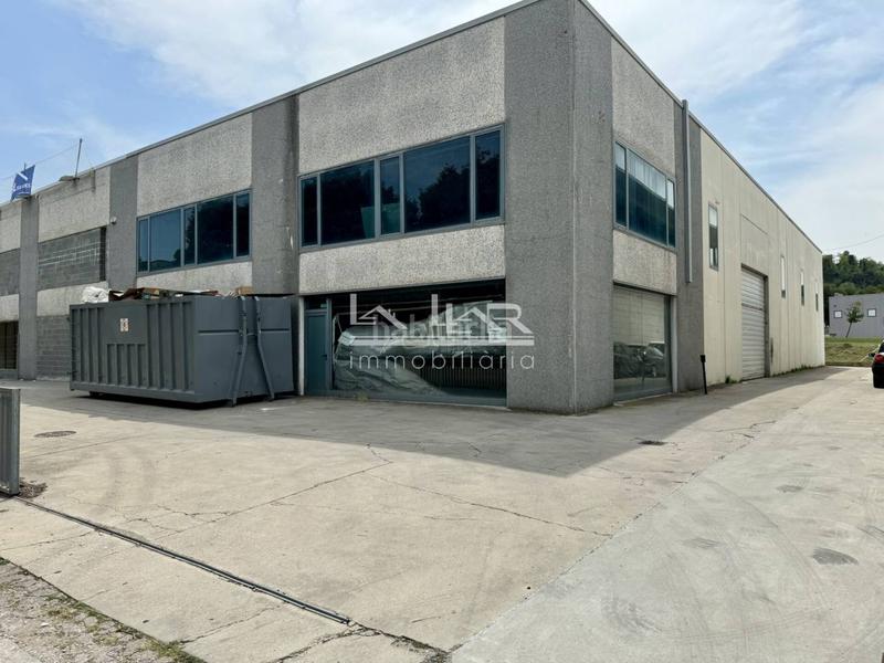 Foto 85508e6a-882c-469f-ae76-b1025e8ee15c. Lloguer nau industrial a Nord Vic