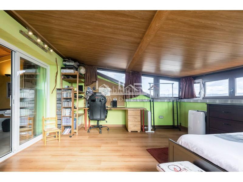 Foto 23e46a3a-df49-49ad-aee0-48acc7711089. Dúplex espectacular dúplex en venta zona santa anna en Vic