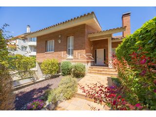 Casa  Calle perot rocaguinarda. Casa en venta en nordel sucreuniversitat08500