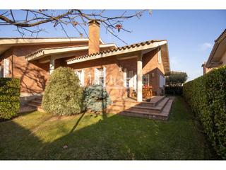 Maison  Calle perot rocaguinarda. Casa en venta en nordel sucreuniversitat08500