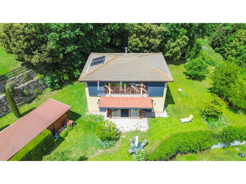 Foto a60e4ba3-2d8d-4c69-b267-16cc1fa281ae. Casa amb aparcament a Tona