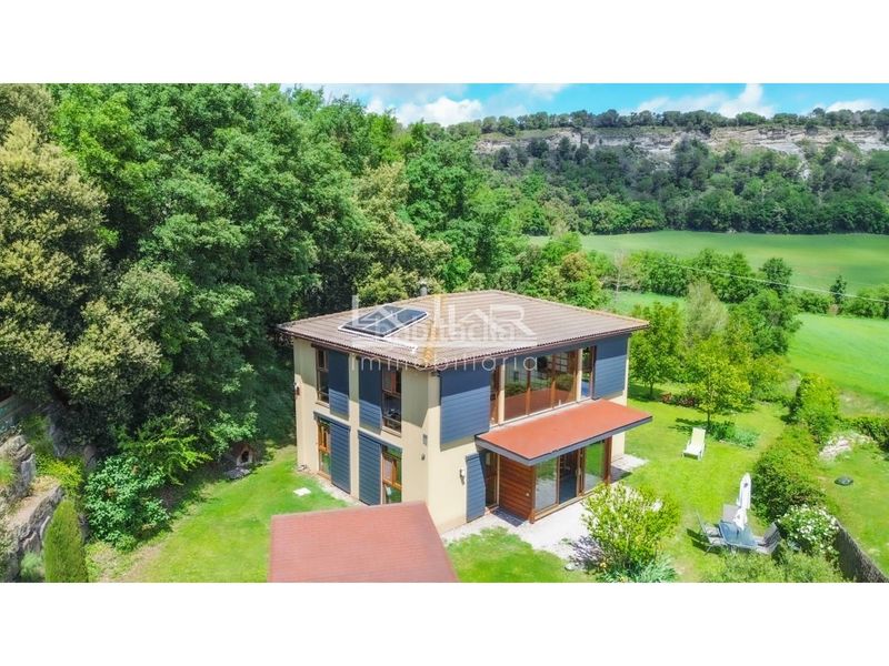 Foto f53286d7-71e2-4382-bed1-472e7075f7d8. Casa amb aparcament a Tona