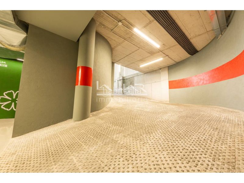 Foto 8c82a5ff-2458-40e1-93bf-aea7b287a4cd. Rent flat in plaza del monestir 1 in Nord Vic