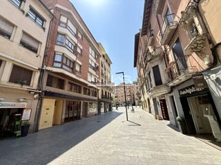 Miete Etagenwohnung  Calle manlleu. Piso en alquiler en el centro