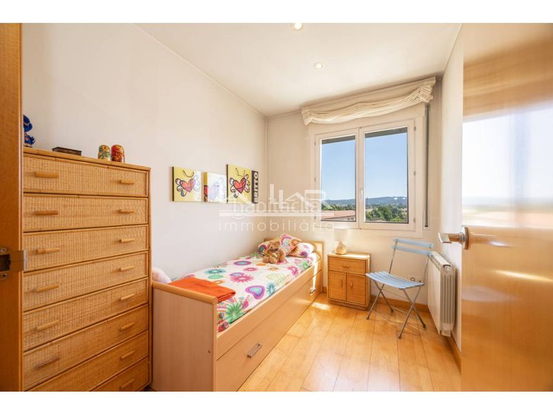 Foto df9ac3cb-d3ba-4bd6-b31e-6ae1fcd144a8. Pis a calle torello 35 a Caputxins-Ambulatori Vic