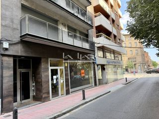 Lloguer Local Comercial a Calle bisbe morgades 26. Local comercial en alquiler en el centro de vic con gran escapar