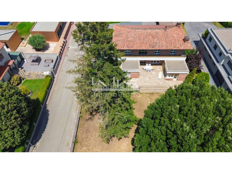 Foto b8d7a049-843f-4f76-b9d2-d6627280e741. Casa amb calefacció aparcament a Manlleu