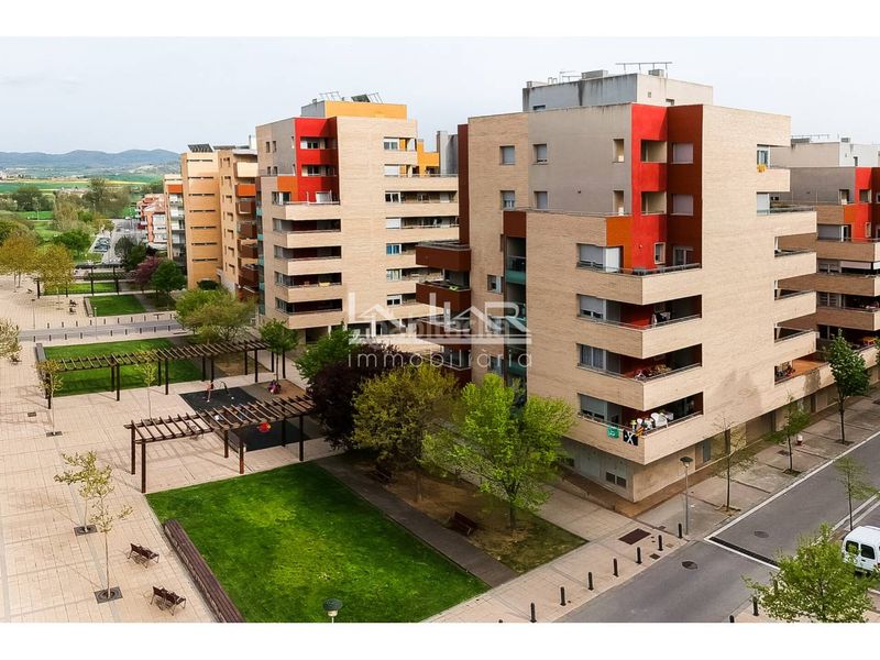 Foto f51afef2-f3fa-471d-9093-e19f835f9e09. Pis amb calefacció aparcament a Centre Vic