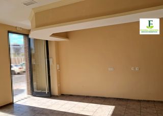 Local Comercial a Calle josé dámaso "pepete" 21. Estupendo local en la zona del zoco
