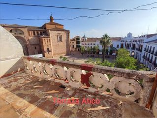 Casa adossada a Manzanares. Amplia casa en venta en manzanares, ciudad real