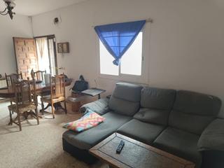 Casa a Can Vinyals. Amplia casa en esparreguera con jardín y piscina