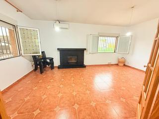 Chalet en Escalona. Chalet independiente en urbanización tranquila de escalona, tole