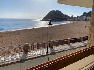 Flat in Tossa de Mar. Espectacular piso con vistas al mar en primera línea de playa