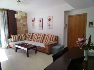 Pis a San Bernabé. Amplio piso exterior en urbanización cerrada  algeciras, cádiz