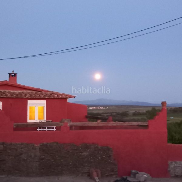 Foto bce26c97-9b8f-4c1c-9afd-26324fd94ce8. Masia amb aparcament a Villar de Argañán