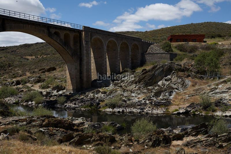 Foto f159b25f-8878-4901-9f32-d5460355e68f. Masia amb aparcament a Villar de Argañán
