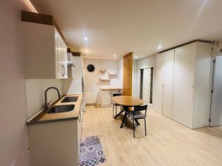 Apartament a Hispanoamérica-Bernabéu. Piso en calle fuente del saz