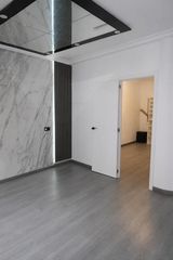 Pis en Vista Alegre. Piso exterior con balc�n en vista alegre  carabanchel