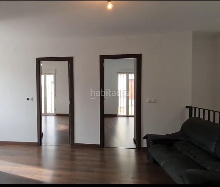 Foto 28be7181-53a4-4500-aa05-721d06fe0337. Casa adossada a Ador