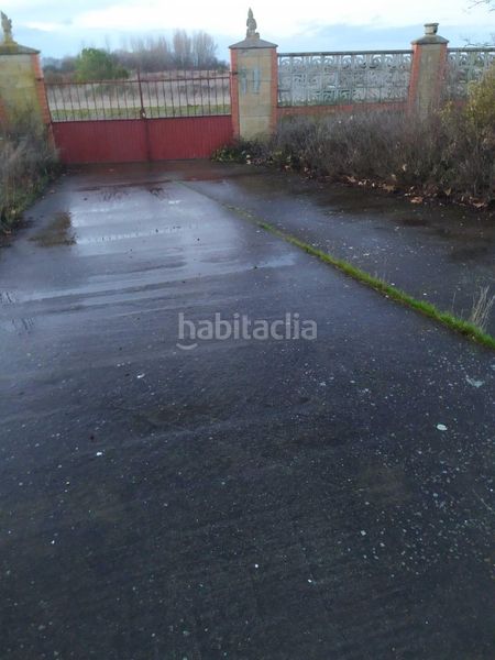 Foto c457e296-7f9f-49a1-a83f-a6359bcb2be8. Casa amb calefacció aparcament a Pozuelo del Páramo