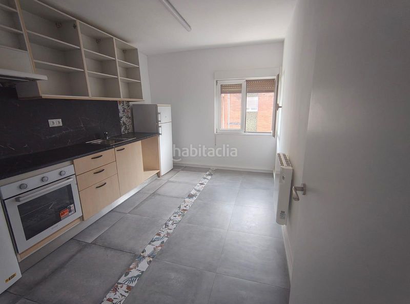 Foto 73b6bb67-22c2-4453-9fe1-9d1ebdad1b8c. Flat with heating in La Felguera Langreo
