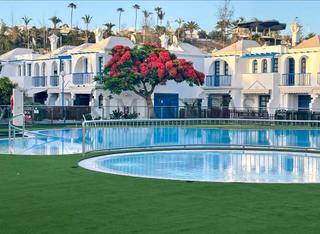 Casa a Maspalomas - Meloneras. Bungalow de dos plantas y piscina comunitaria, terraza y balcón