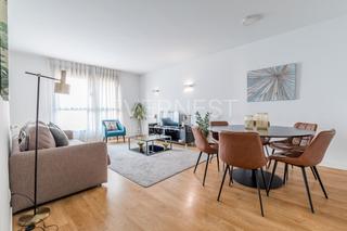 Alquiler Piso en Adelfas. Luminoso piso exterior con piscina y 3 habitaciones en retiro