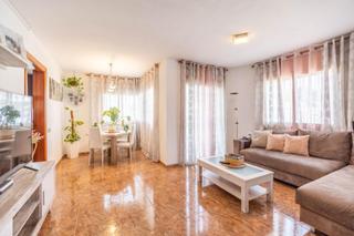 Maison à Fondo Somella. Casa independiente en vilanova, luminosa, espaciosa y lista para