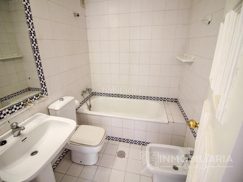 Foto c010d3fe-86bf-44c2-865d-0771cdb29a1c. Piso gran piso con terraza y piscina en Castillo Sohail - Myramar Fuengirola